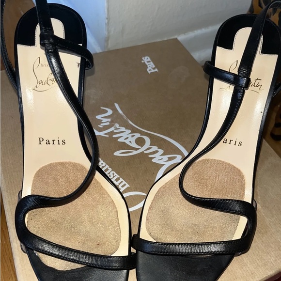 only a little defect on heel and it comes with new heel replacers if needed - Picture 4 of 6